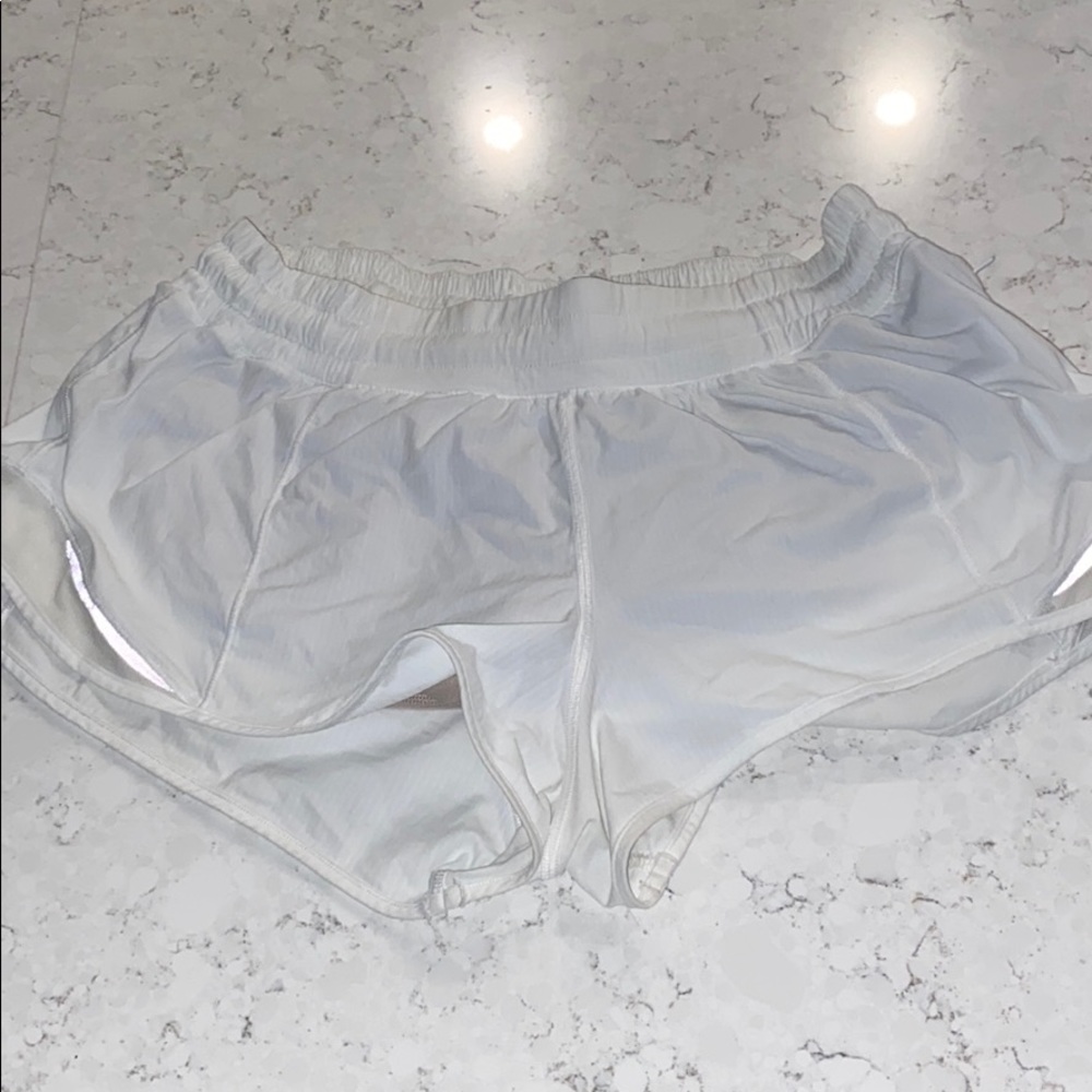 WHITE LULULEMON 2.5 Shorts!